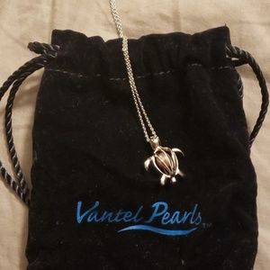 New Sterling Silver Vantel Pearls necklace